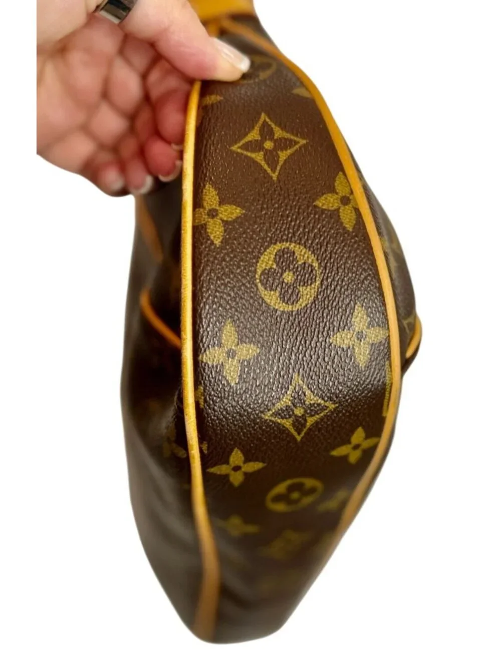Louis Vuitton Thames GM shoulder bag